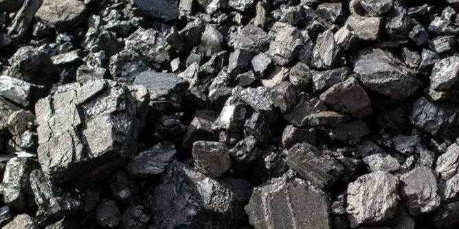 Giá than đá bao nhiêu tiền 1 tấn: Những biến động khôn lường từ thị trường thế giới