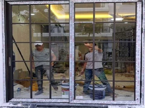 Chỉ 1 năm kinh nghiệm: Khám phá nghề nhôm kính lương bao nhiêu tại TP.HCM