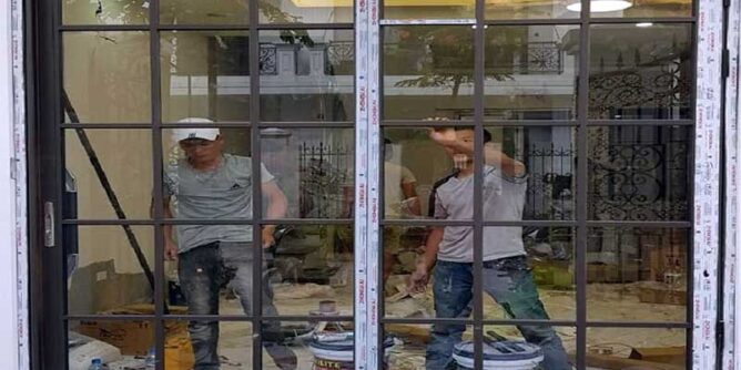 Chỉ 1 năm kinh nghiệm: Khám phá nghề nhôm kính lương bao nhiêu tại TP.HCM